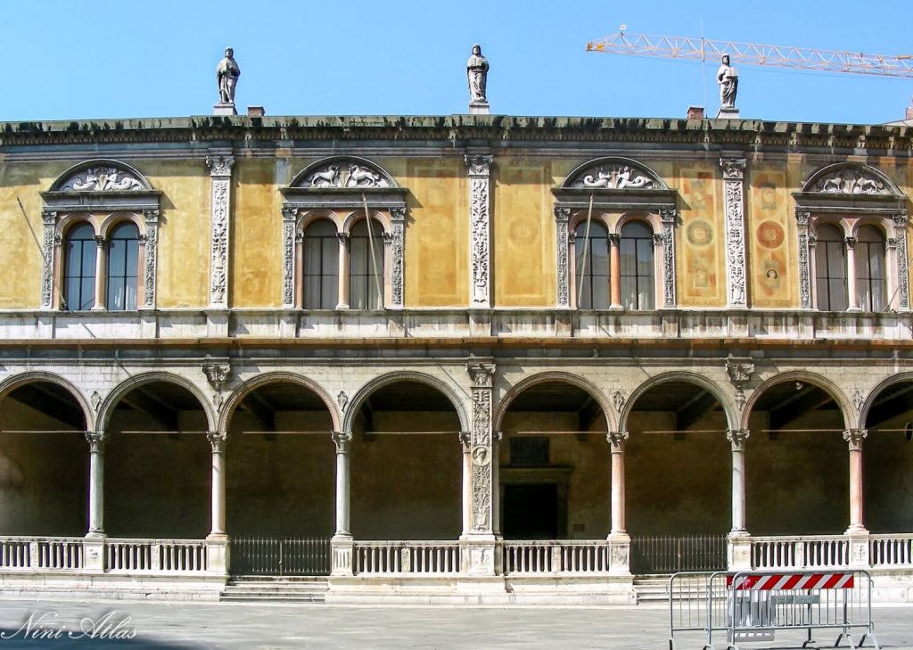  Piazza dei Signori 