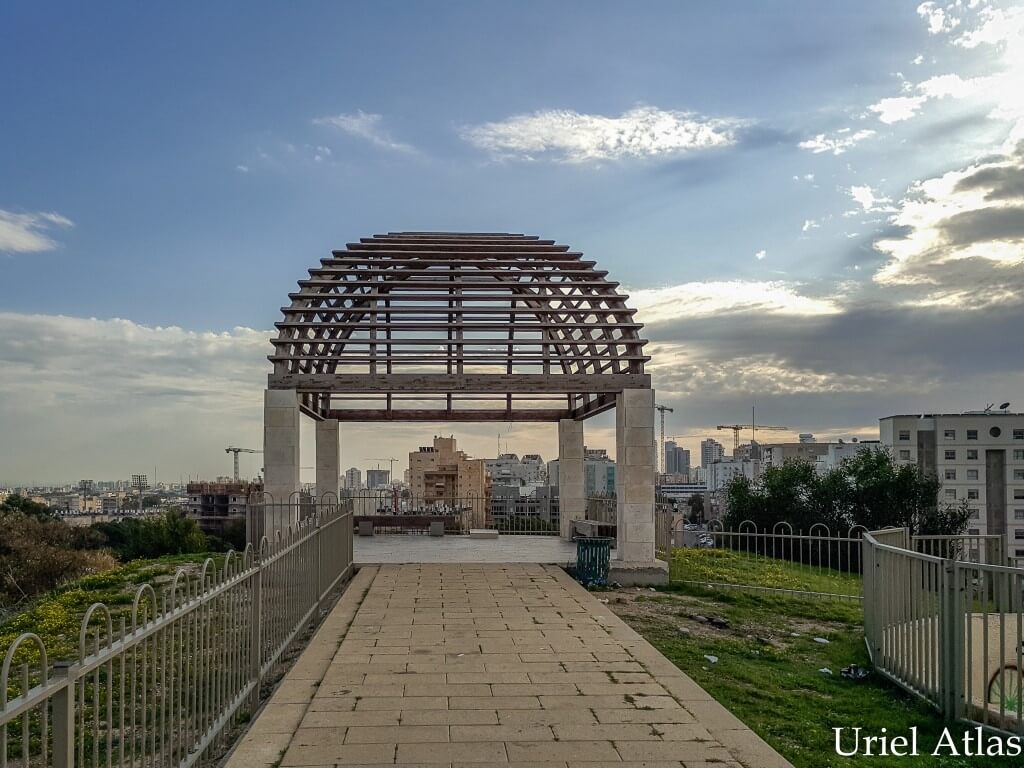 מבט מגבעת יונה ומהמגדלור