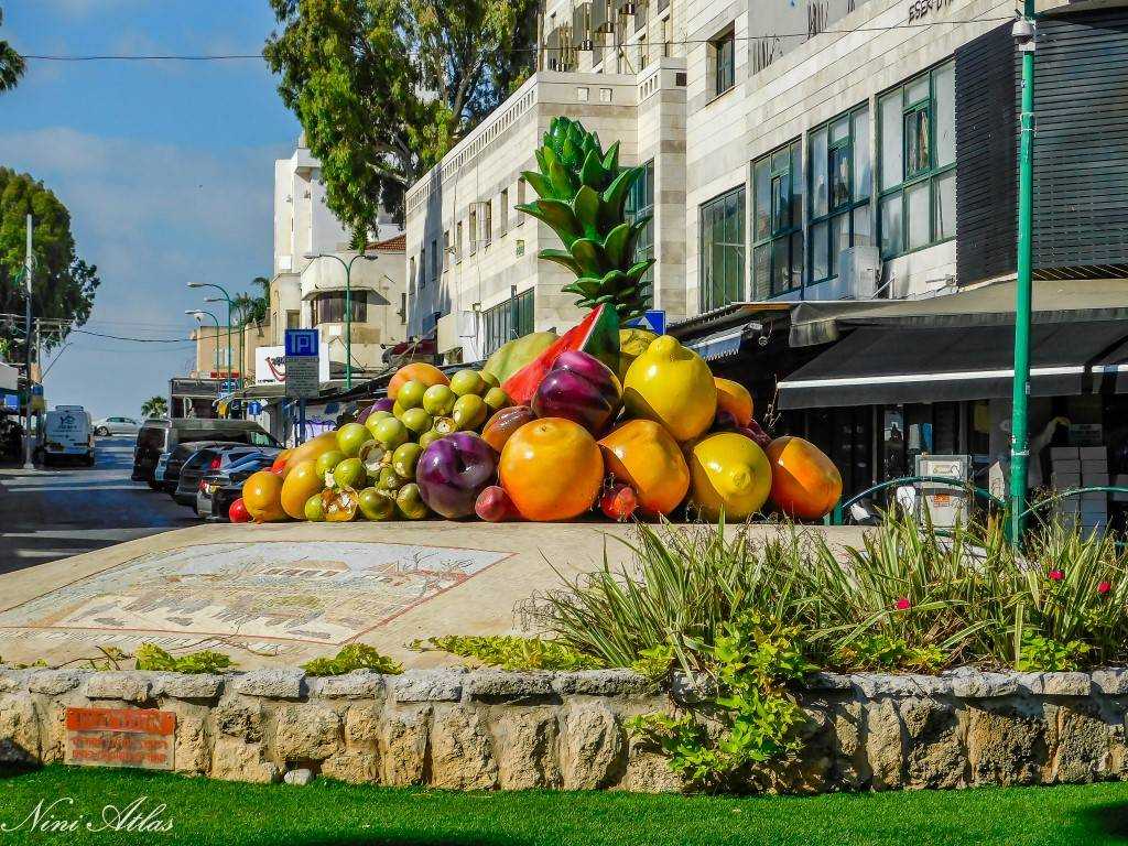 חדרה רחוב