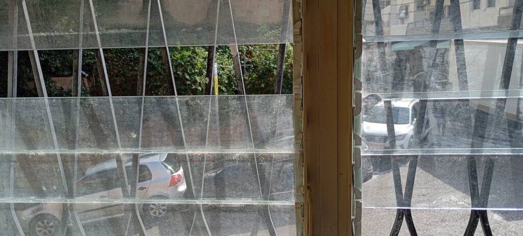 מבט אל מעבר