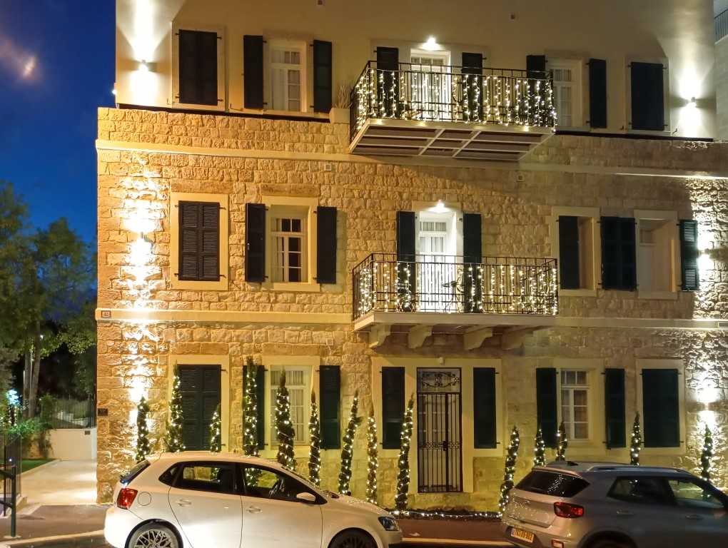 מבט לעבר מלון סול בלילה